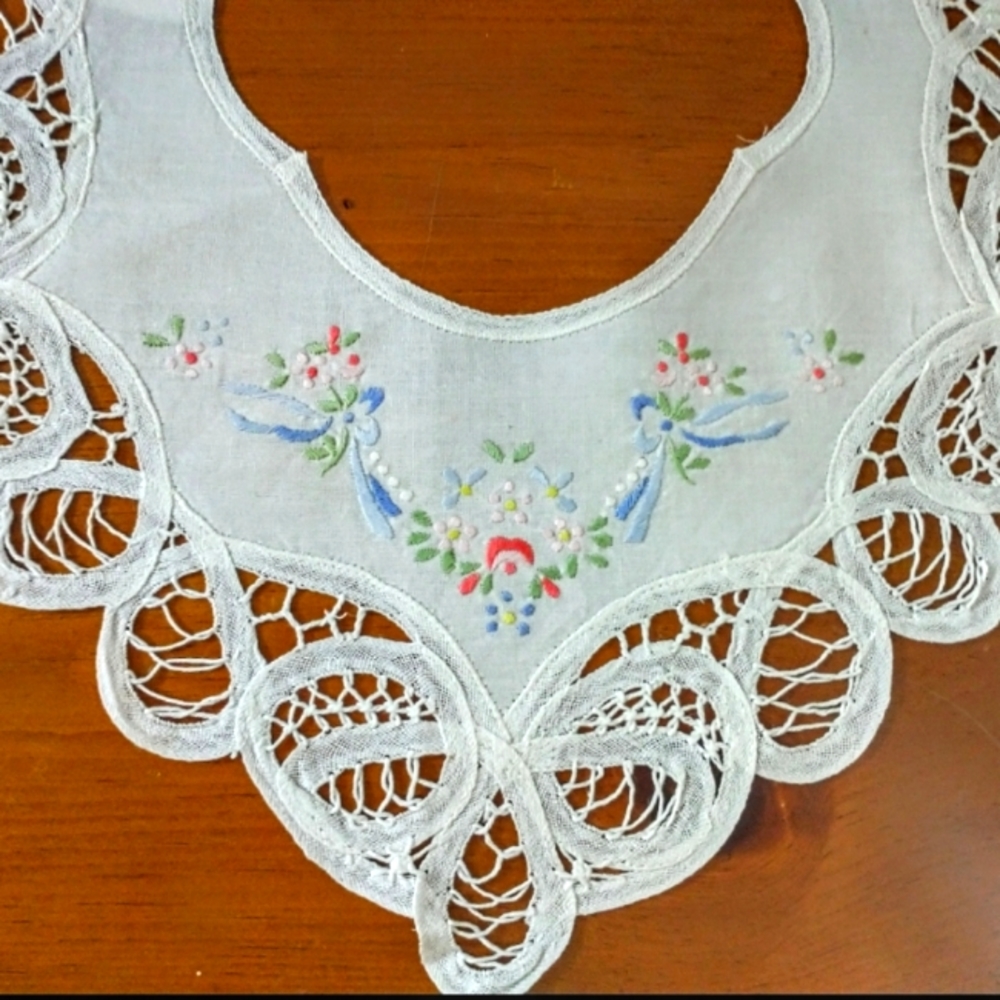 Vintage Embroidered Battenberg Lace Collar - Original Packaging